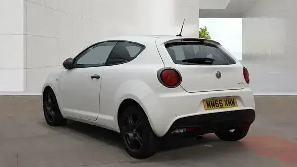 Used Alfa Romeo MiTo Edizione Speciale 105 HP (77 kW) 2017 White Hatchback