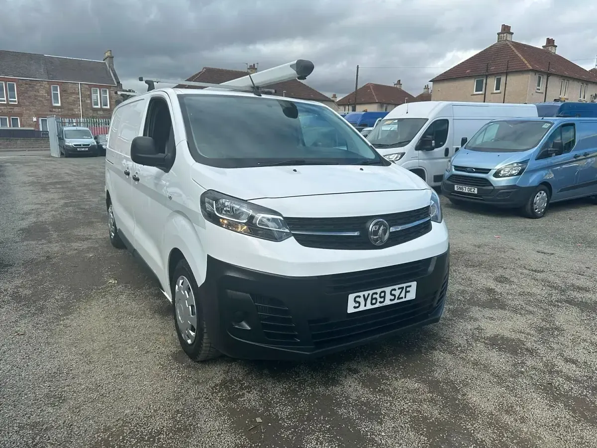 Used Vauxhall Vivaro Edition 100 HP (73 kW) 2019 White MPV