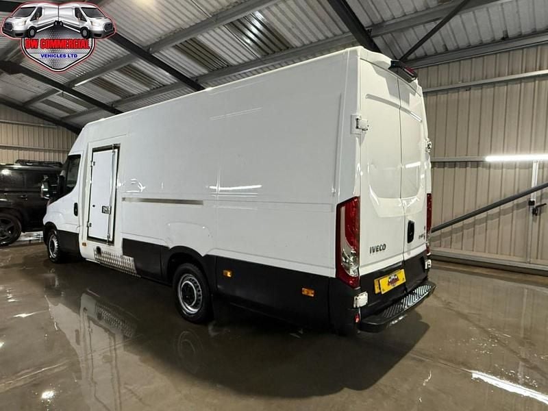 Used Iveco Daily 140 HP (102 kW) 2018 White Van