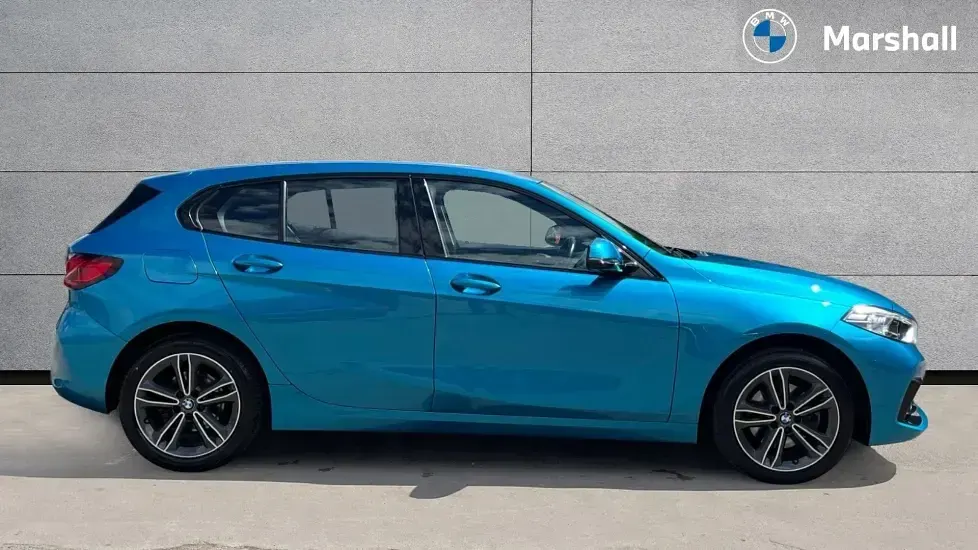 Used BMW 118 Sport Line 136 HP (100 kW) 2023 Snapper rocks blue Hatchback