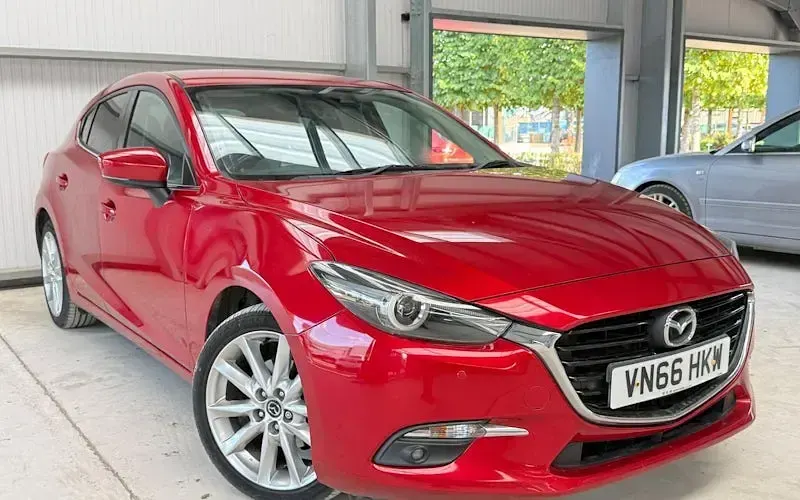 Used Mazda 3 Inclusive 120 HP (88 kW) 2016 Red Hatchback