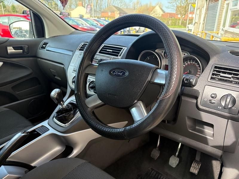 Used Ford Kuga Zetec 2010 White SUV