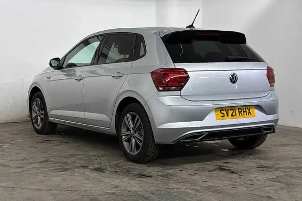 Usado VW Polo R-line 110 HP (80 kW) 2021 Prateado Citadino