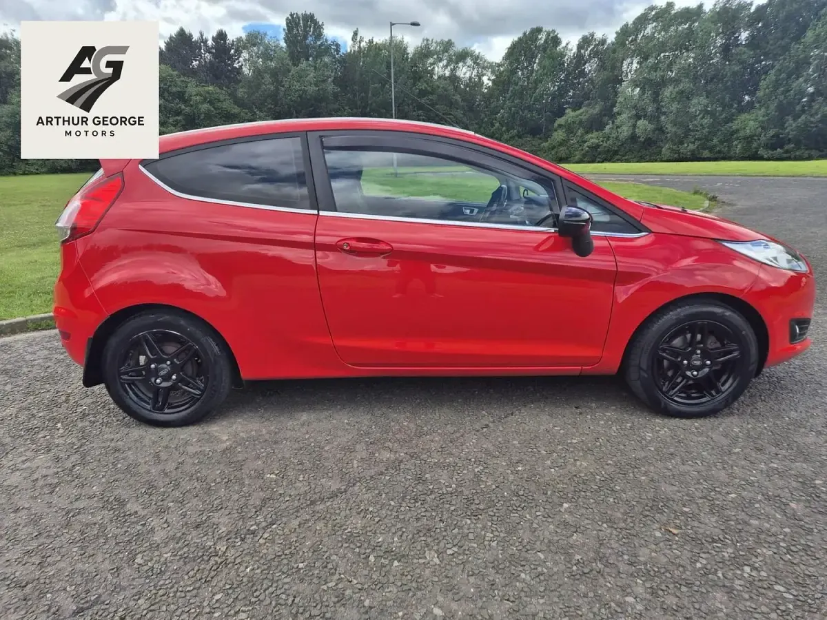 Used Ford Fiesta Zetec 82 HP (60 kW) 2013 Red Hatchback