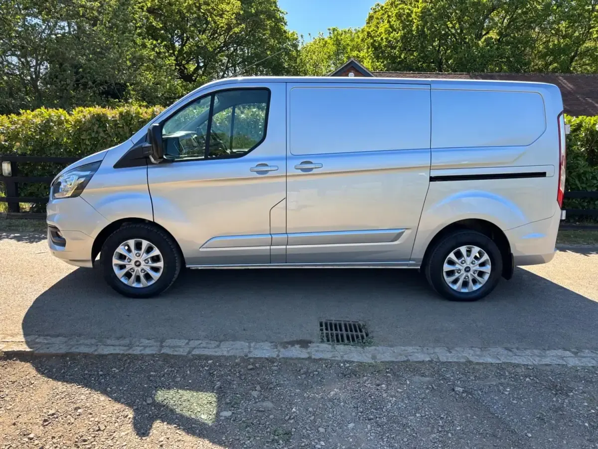 Used Ford Transit Custom Limited 130 HP (95 kW) 2020 Silver Van