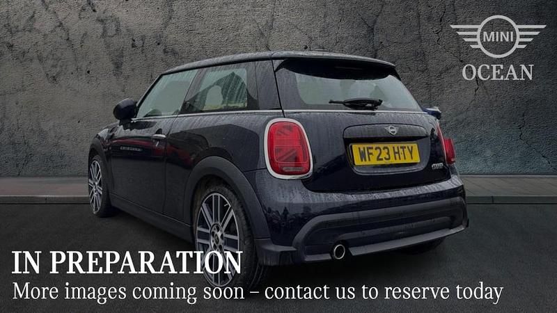 Usado Mini Cooper Exclusive 134 CV (98 kW) 2023 Negro Utilitario