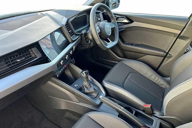 Begagnad Audi A1 Black Edition 2025 Grön SUV