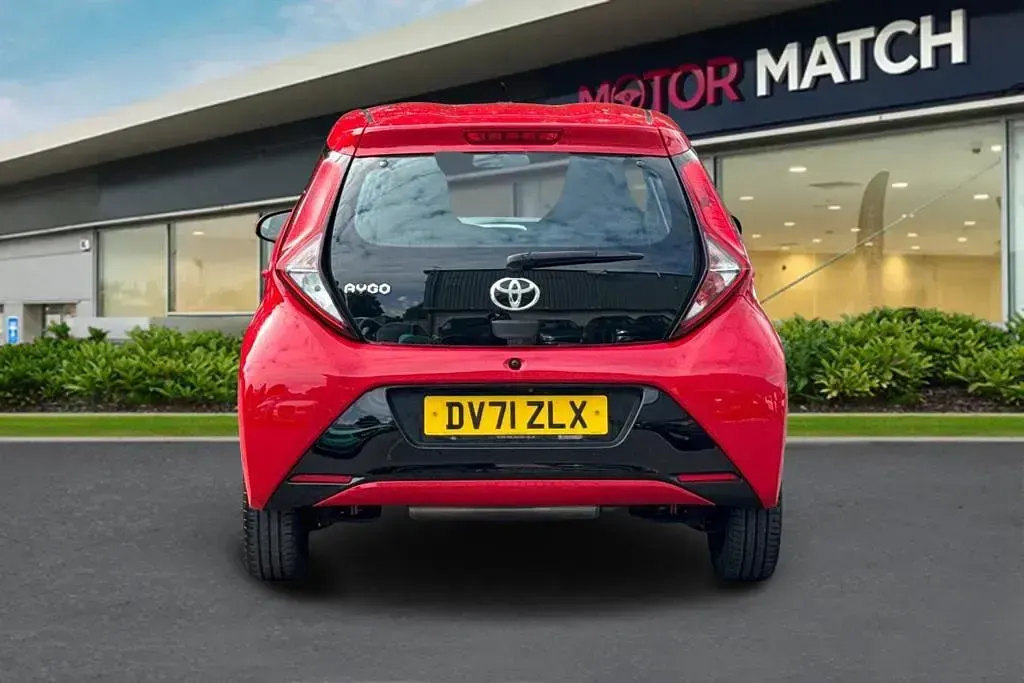 Used Toyota Aygo X-play 72 HP (52 kW) 2021 Red Hatchback
