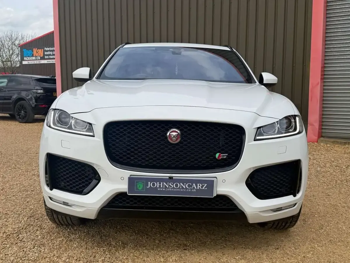 Begagnad Jaguar F-Pace S 300 HK (220 kW) 2016 Vit SUV