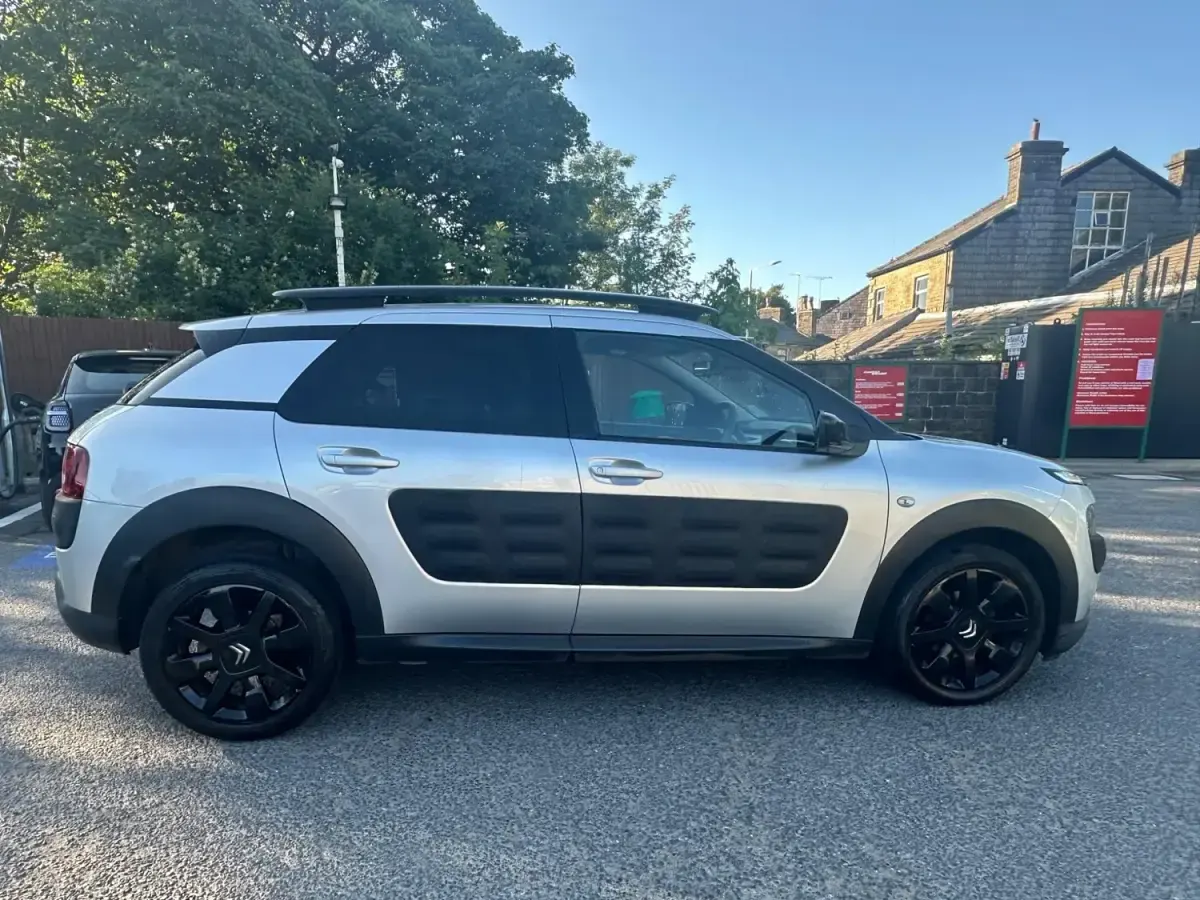 Gebraucht Citroën C4 Cactus Flair 100 PS (73 kW) 2015 Silber Kleinwagen