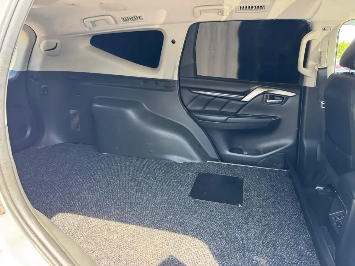 Used Mitsubishi Shogun 2021 Silver SUV