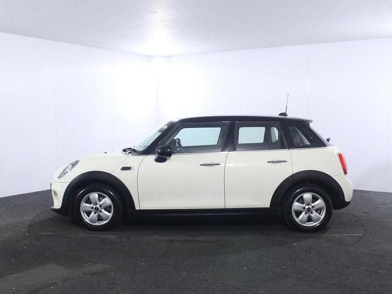 Used Mini Cooper Hatch 136 HP (100 kW) 2018 White Hatchback