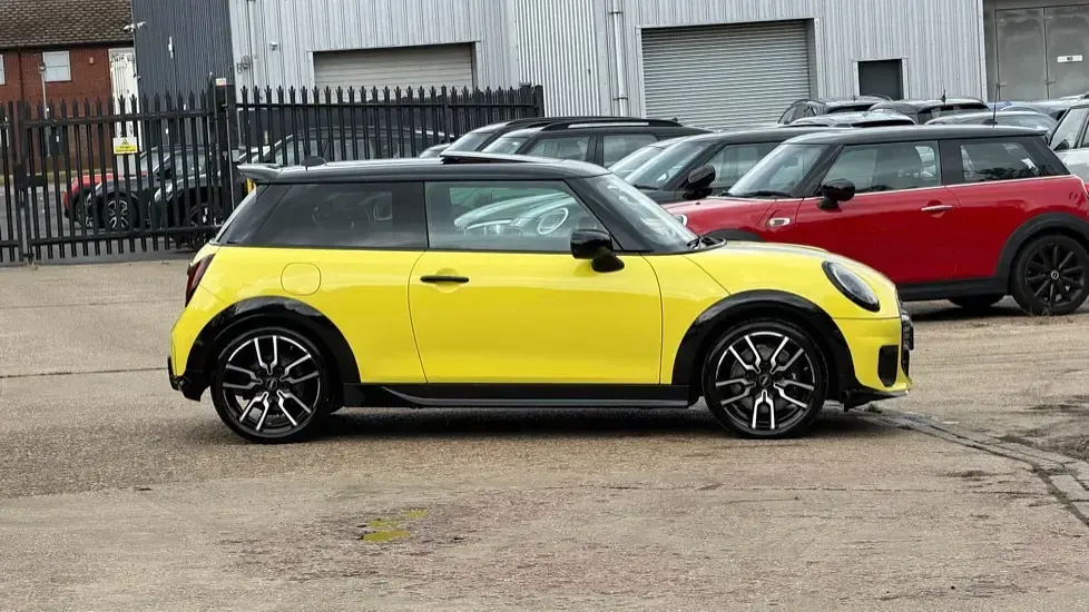 Used Mini Cooper S Hatch 201 HP (147 kW) 2025 Yellow Hatchback