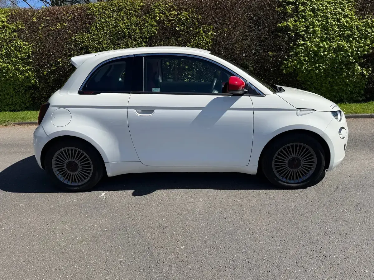 Used Fiat 500e Red 86 kW (118 HP) 2022 White Hatchback