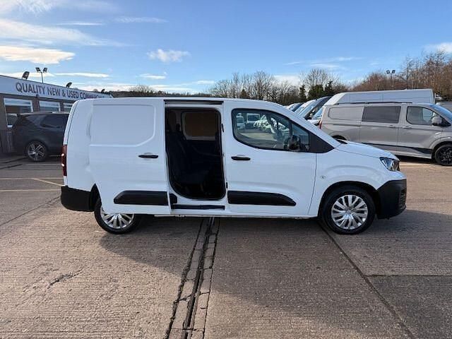 Used Peugeot Partner Premium 2022 White MPV