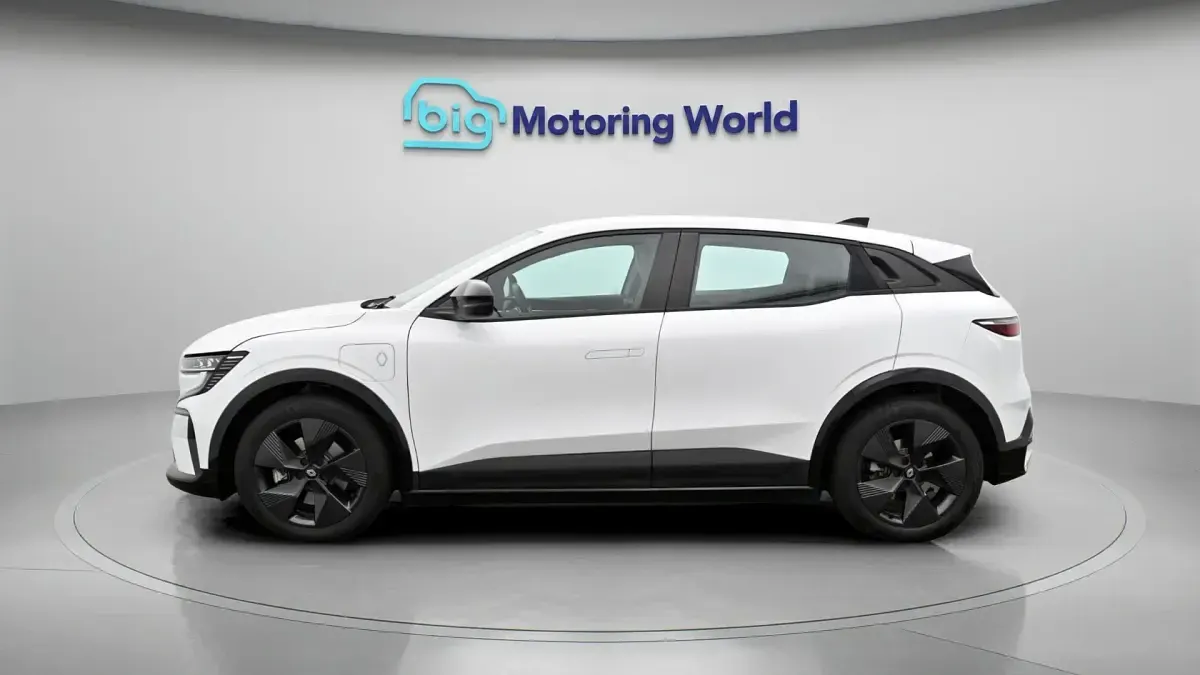 Used Renault Megane E-Tech Evolution 160 kW (218 HP) 2025 White Hatchback
