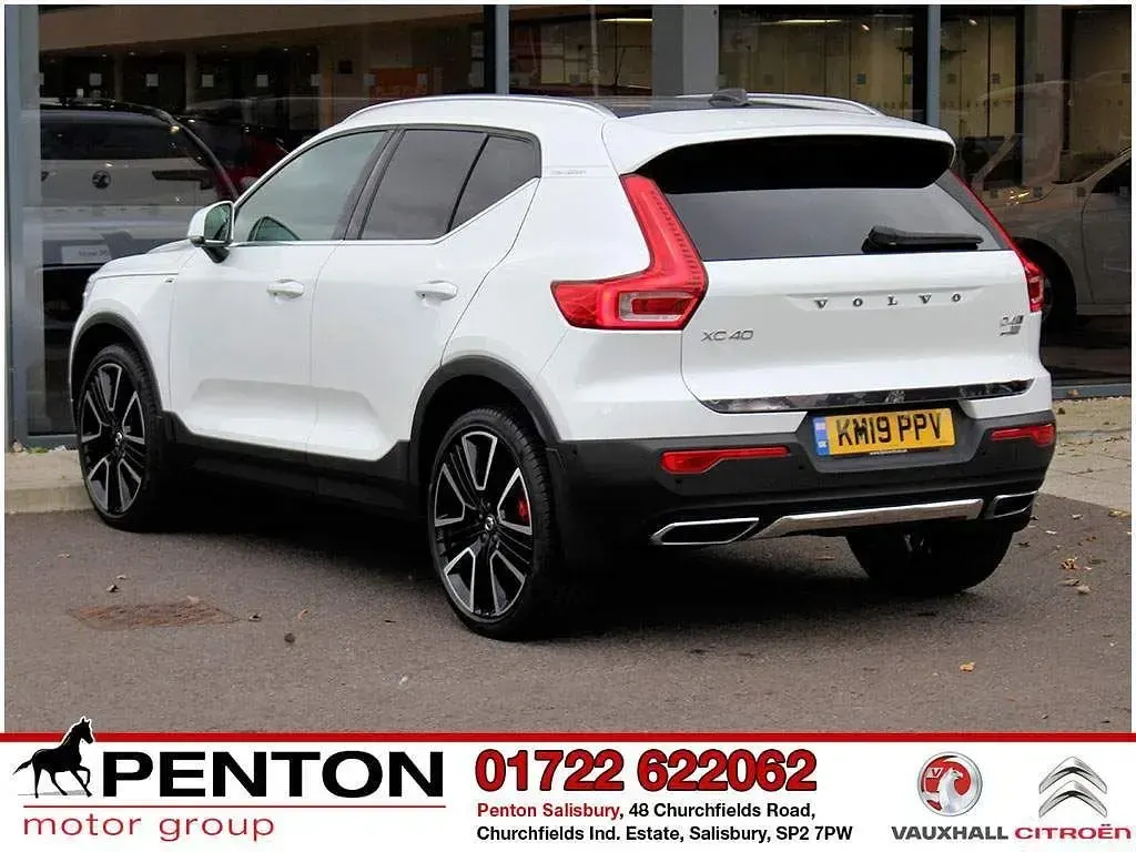 Used Volvo XC40 Inscription 190 HP (139 kW) 2019 White SUV