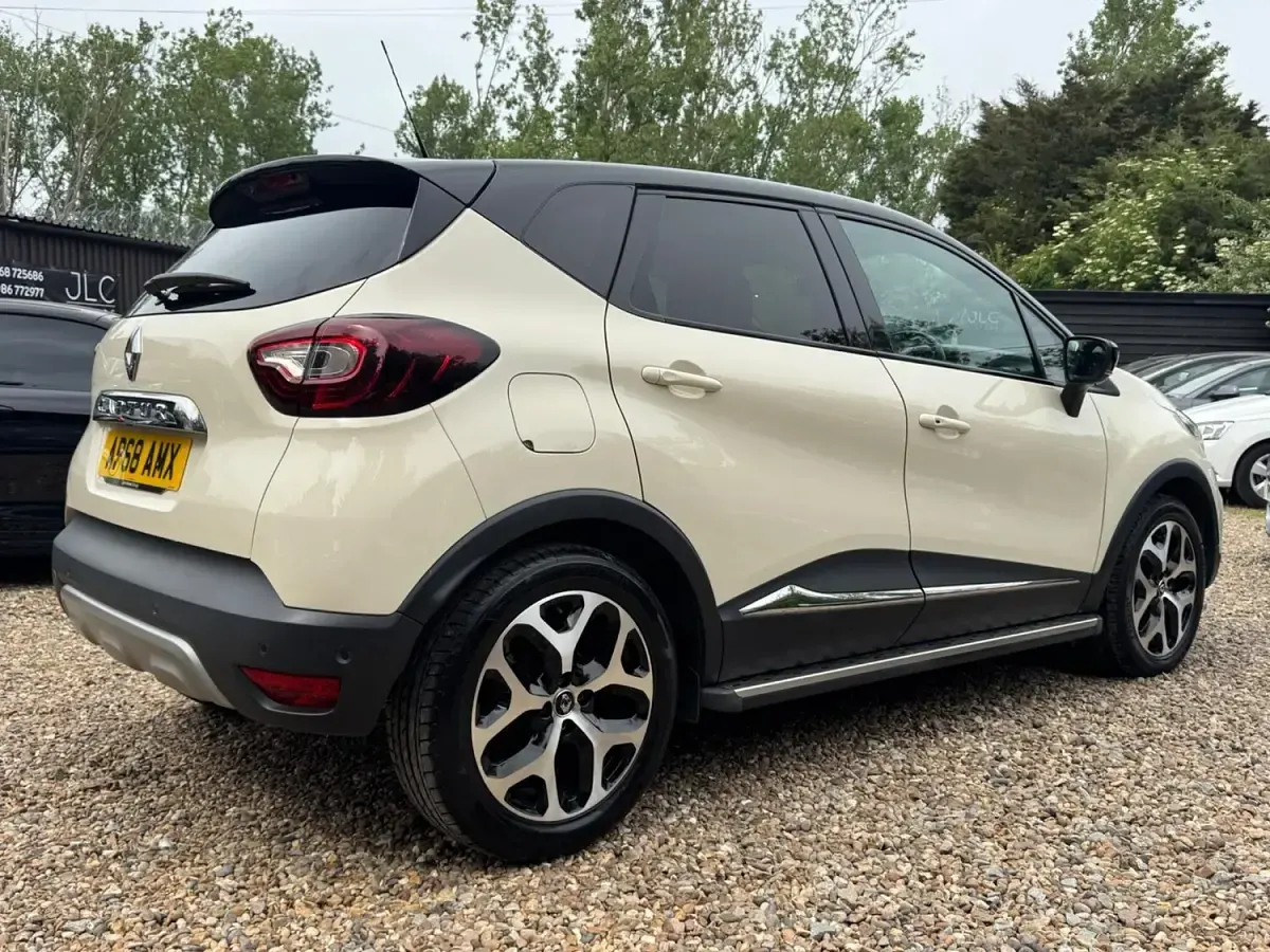 Used Renault Captur GT-Line 90 HP (66 kW) 2018 Cream/black SUV