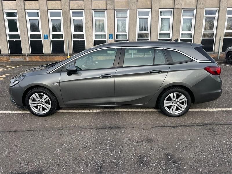 Used Vauxhall Astra 110 HP (80 kW) 2017 Grey Estate