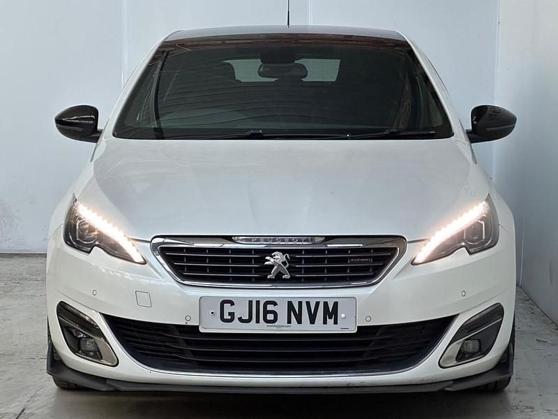 Used Peugeot 308 GT-line 2016 White Hatchback