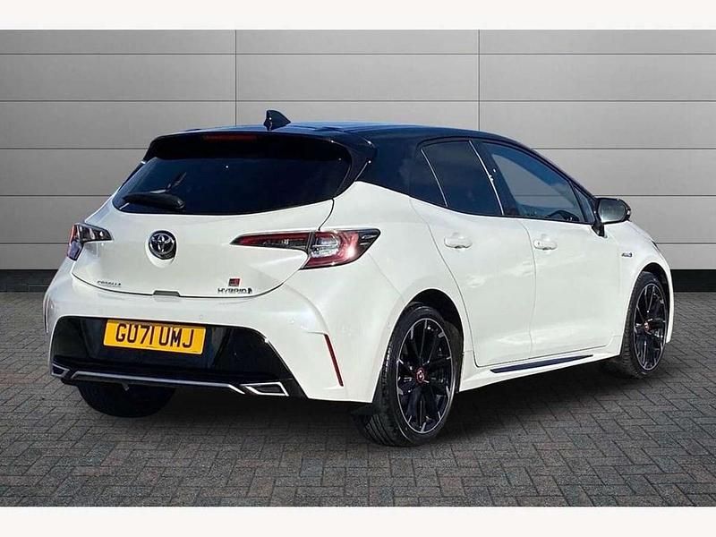 Used Toyota Corolla Sport 184 HP (135 kW) 2021 White pearl with black bitone roof Hatchback