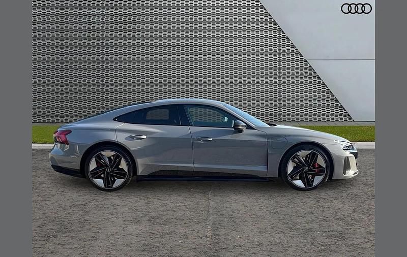 Used Audi e-tron GT quattro Comfort 475 kW (646 HP) 2022 Grey Sedan