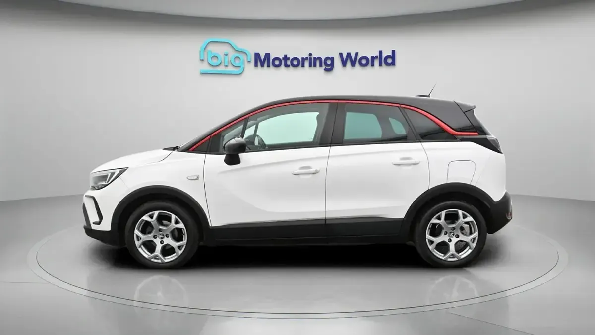 Used Vauxhall Crossland GS Line 83 HP (61 kW) 2022 White SUV