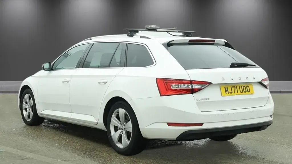 Used Skoda Superb SE Technology 150 HP (110 kW) 2021 White Estate