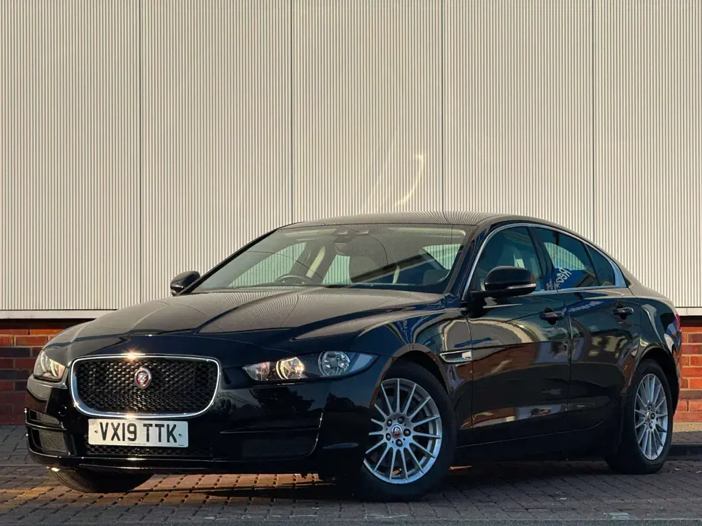 Used Jaguar XE SE 180 HP (132 kW) 2019 Black Sedan