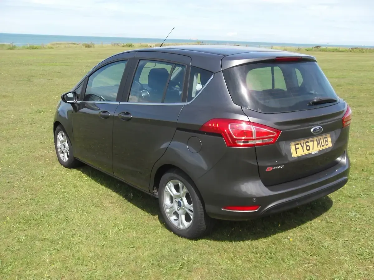 Used Ford B-MAX Zetec 90 HP (66 kW) 2017 Grey MPV