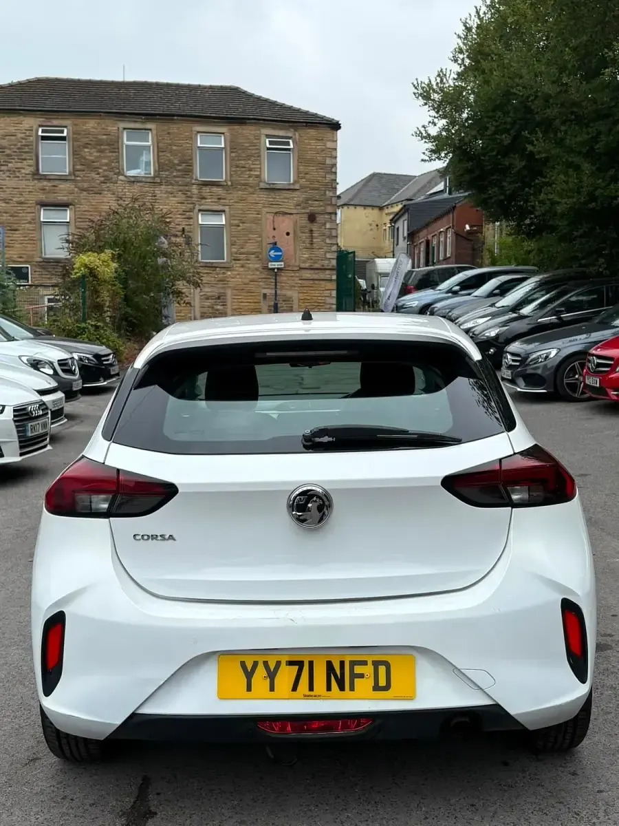 Used Vauxhall Corsa 73 HP (53 kW) 2021 White Hatchback