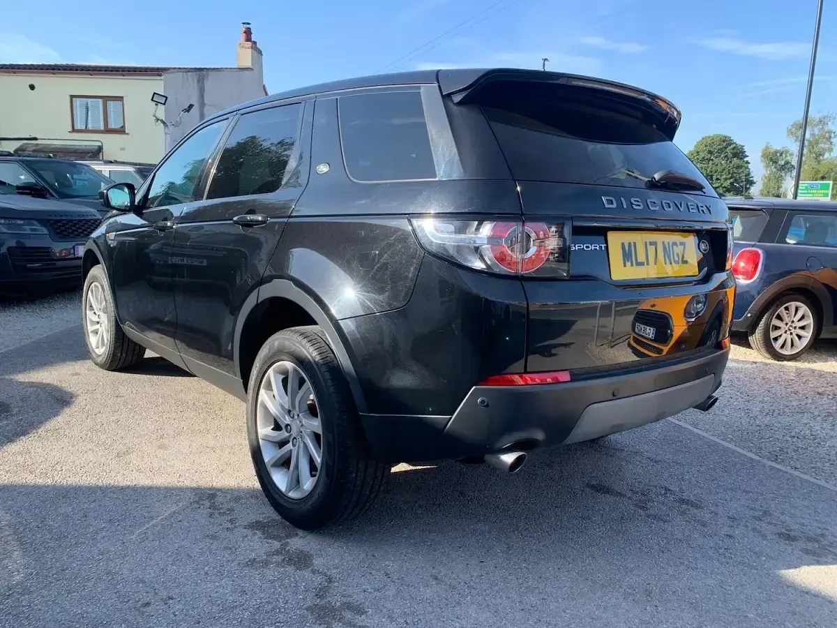 Used Land Rover Discovery Sport SE 180 HP (132 kW) 2017 Black SUV