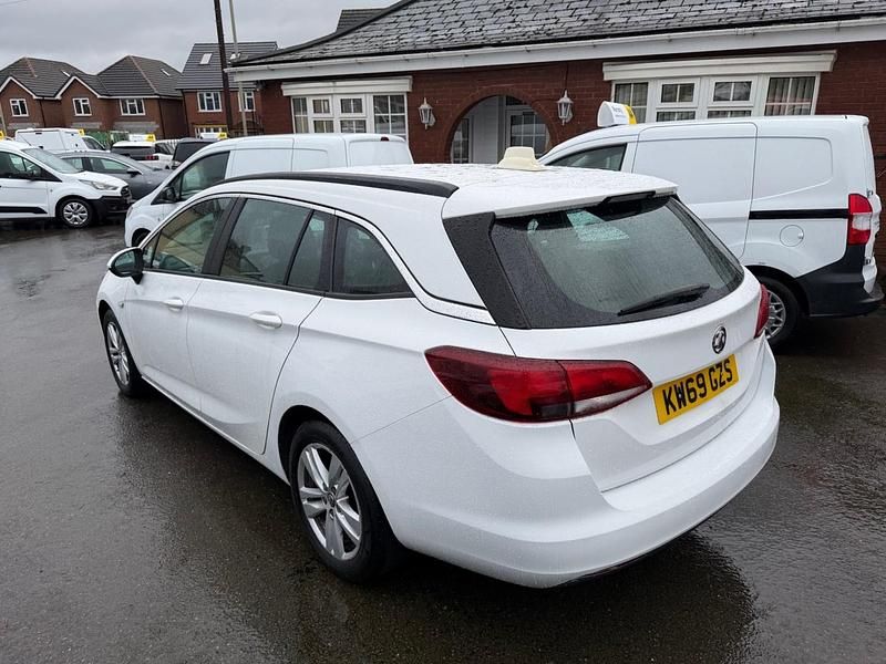 Used Vauxhall Astra Design Edition 2019 White Estate