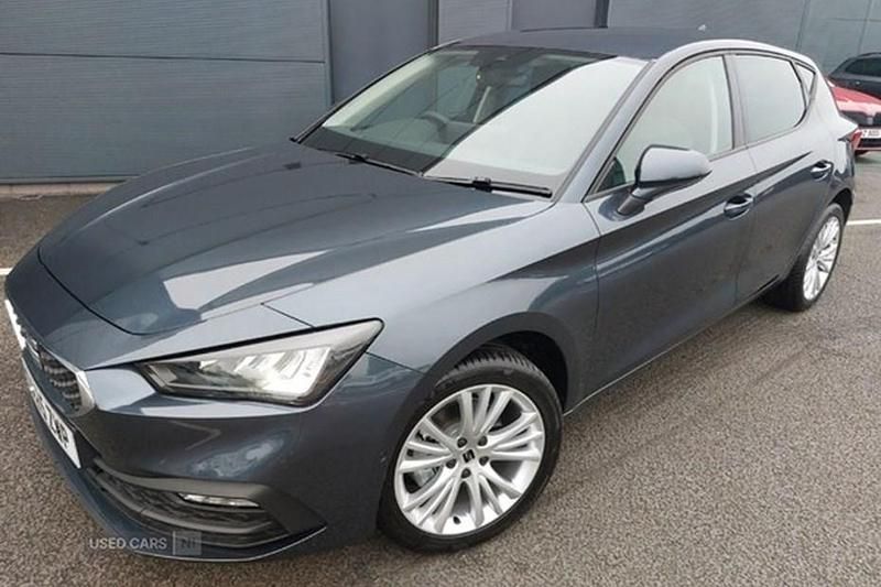 Grey New 2025 Seat Leon SE Dynamic Hatchback | £21,995 (Good price) - Image 1/1