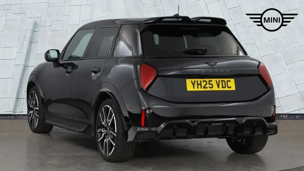Used Mini Cooper Hatch 113 kW (154 HP) 2025 Black Hatchback