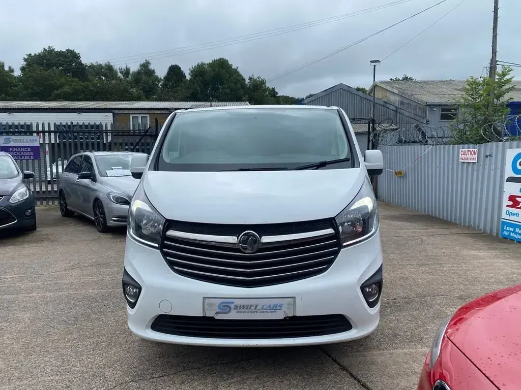 Used Vauxhall Vivaro Sportive 120 HP (88 kW) 2017 White MPV