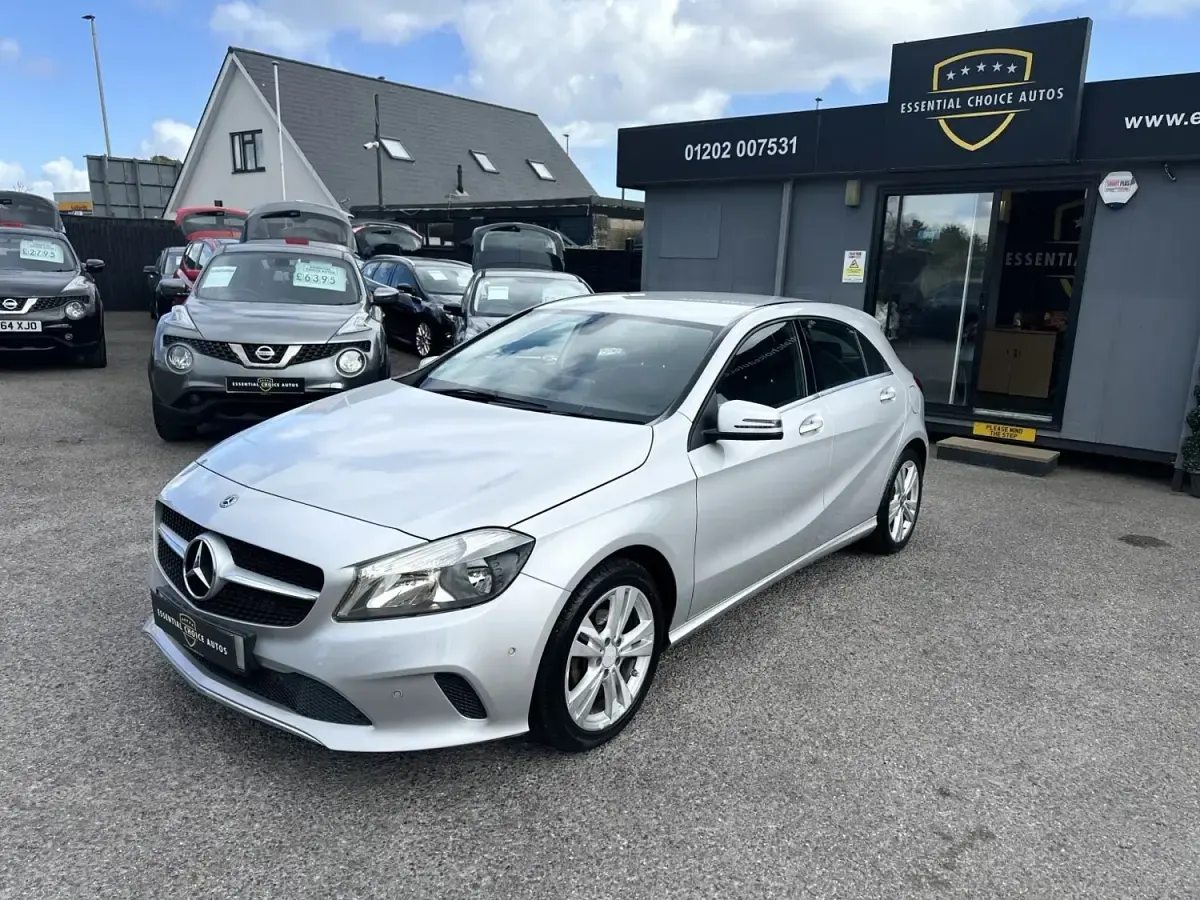 Usado Mercedes A180 2018 Prateado Citadino
