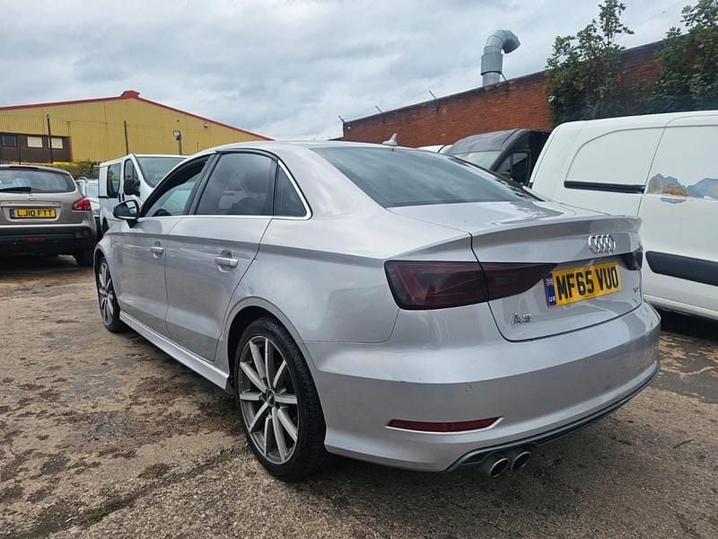 Usado Audi A3 S-Line 150 HP (110 kW) 2015 Cinzento Sedan