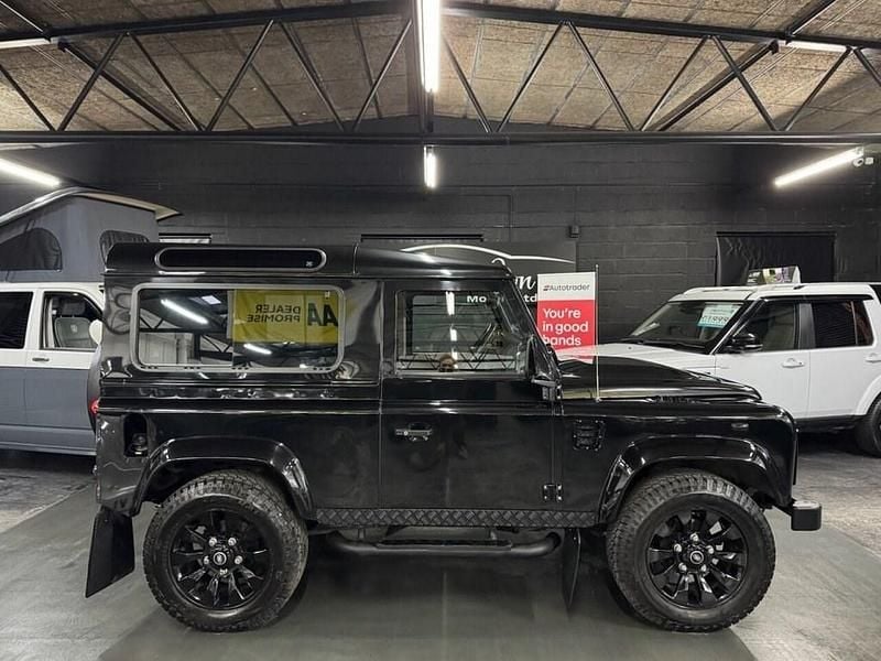 Used Land Rover Defender Landmark 122 HP (89 kW) 2015 Black Estate