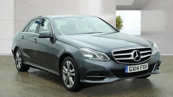 Usado Mercedes E220 SE 2014 Cinzento Sedan
