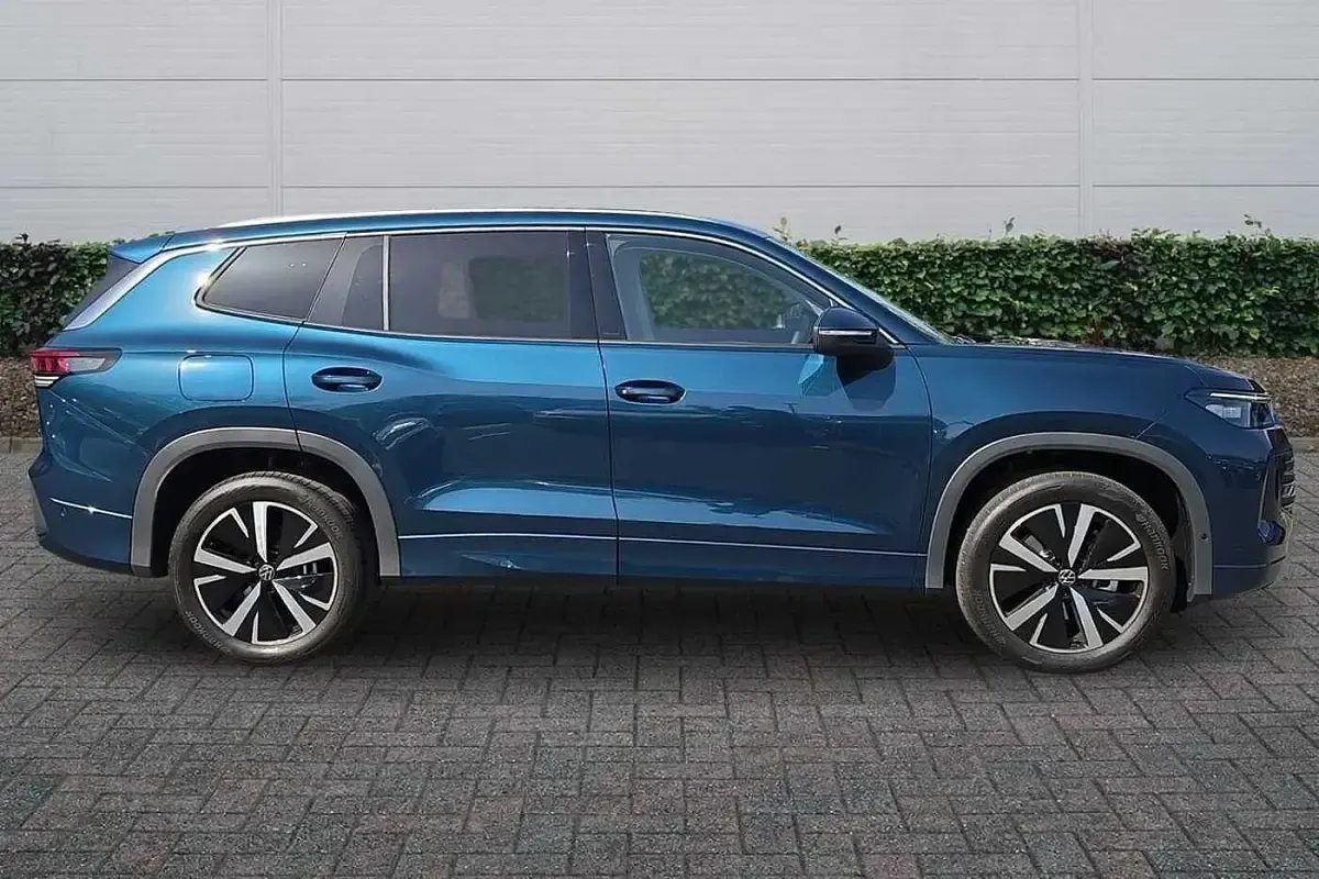 Neu VW Tayron Elegance 193 PS (141 kW) 2026 Blau SUV