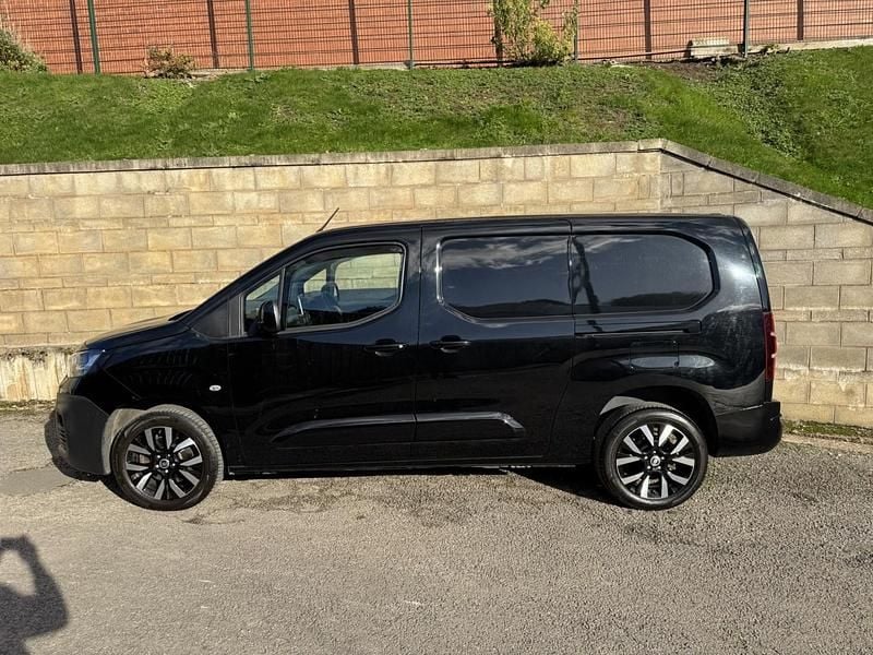 Black Used 2023 Fiat Doblò MPV | £11,995 (Fair price) - Image 1/4