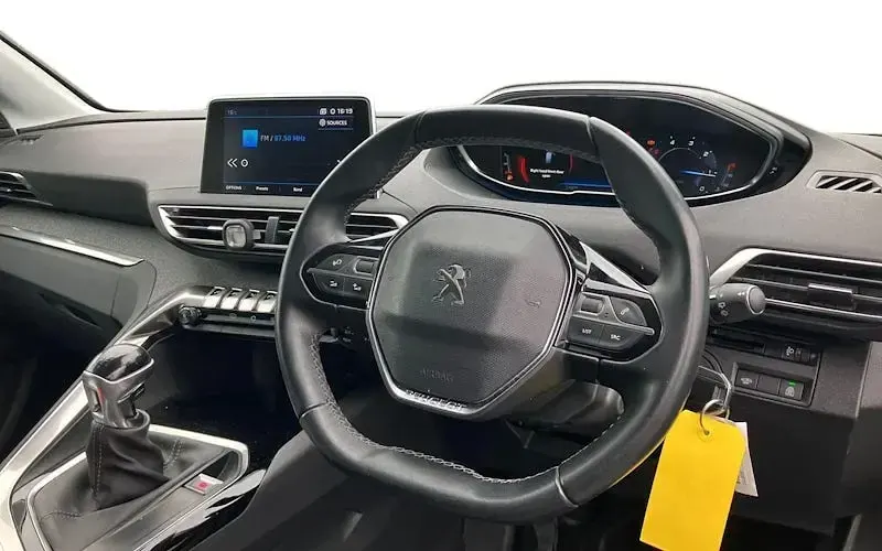 Used Peugeot 5008 Allure 131 HP (96 kW) 2020 White SUV