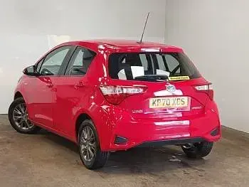 Used Toyota Yaris 100 HP (73 kW) 2020 Red Hatchback