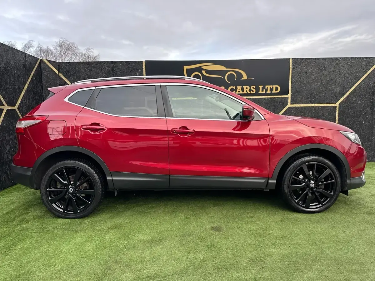 Used Nissan Qashqai Tekna 115 HP (84 kW) 2016 Red SUV