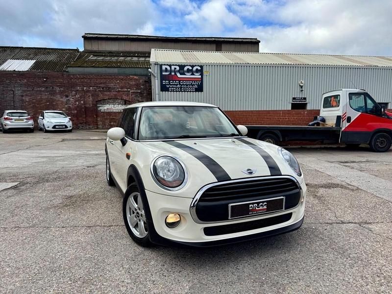 White Used 2015 Mini ONE Hatch Hatchback | £5,690 (Fair price) - Image 1/4