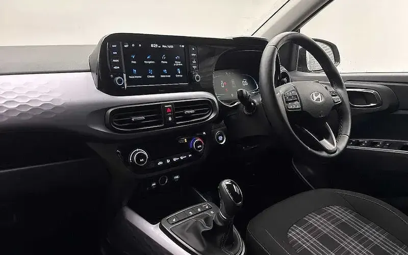 Used Hyundai i10 Premium 79 HP (58 kW) 2025 Green Hatchback