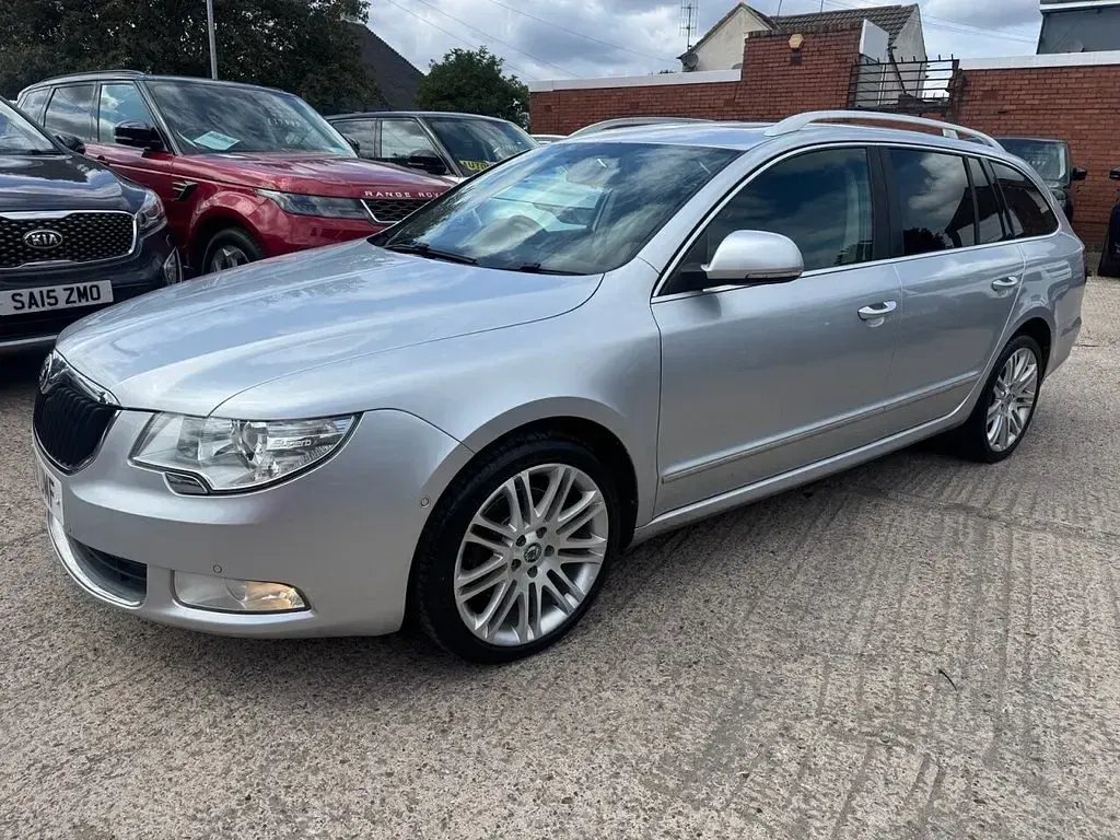 Used Skoda Superb Elegance 170 HP (125 kW) 2012 Silver Estate