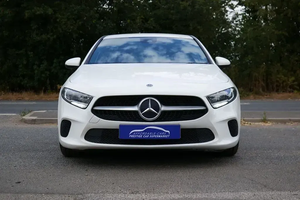 Used Mercedes A180 SE 136 HP (100 kW) 2019 White Hatchback
