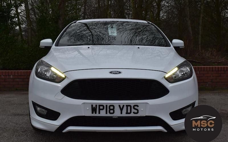 Used Ford Focus ST-Line 140 HP (102 kW) 2017 White Hatchback